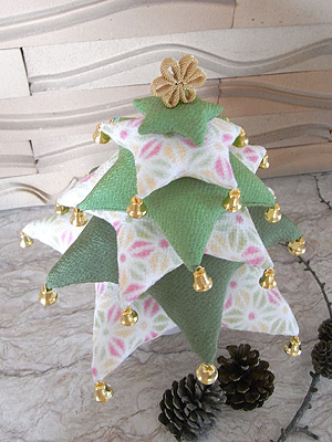 ちりめんで作る星のクリスマスツリー