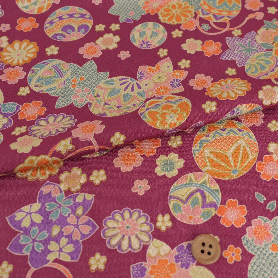 古布調ちりめん生地 手まりと和の花(黒)