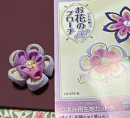 お花のブローチ